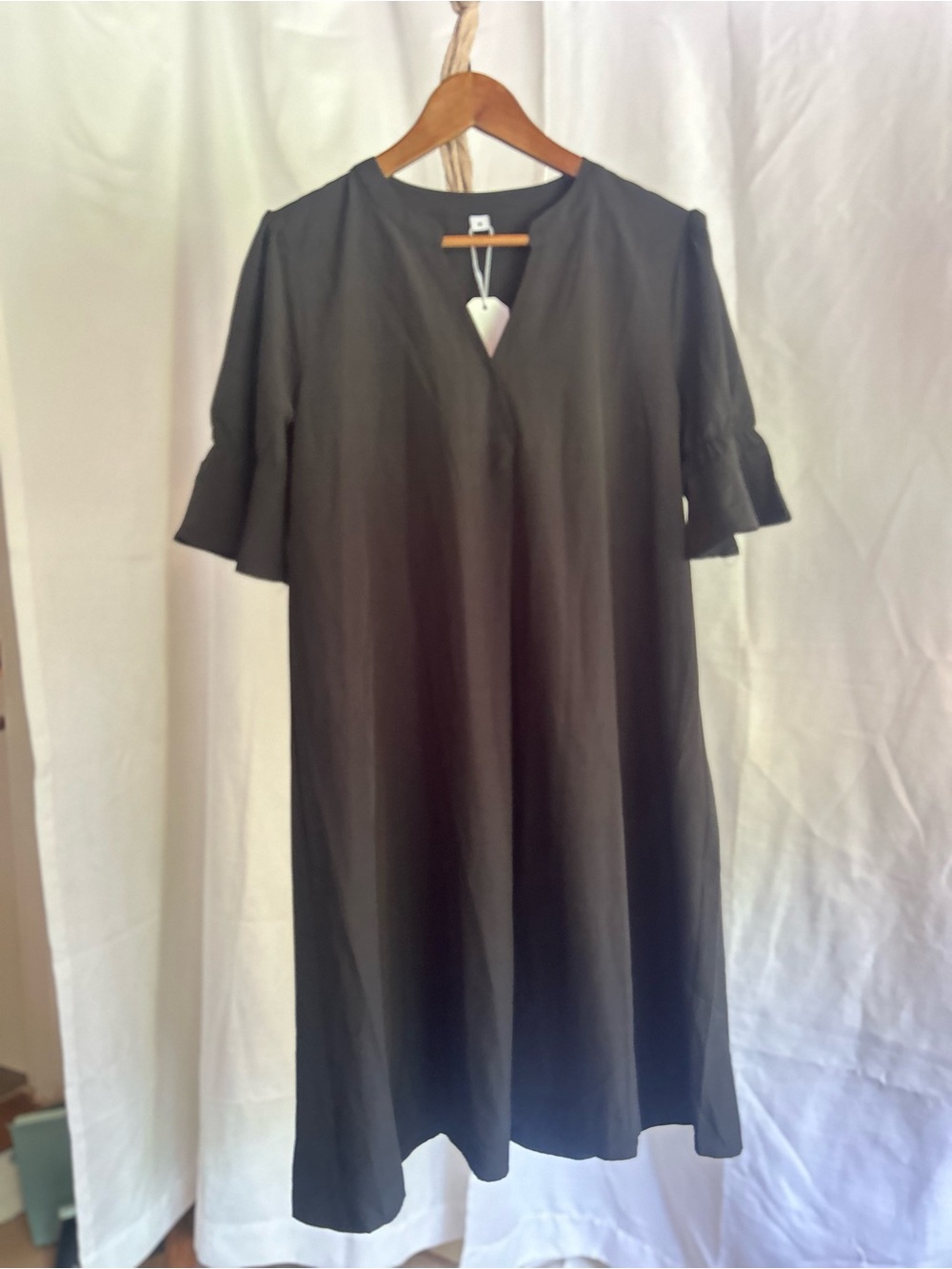Relaxed Black V-Neck Midi Dress with Ruffle Sleeves